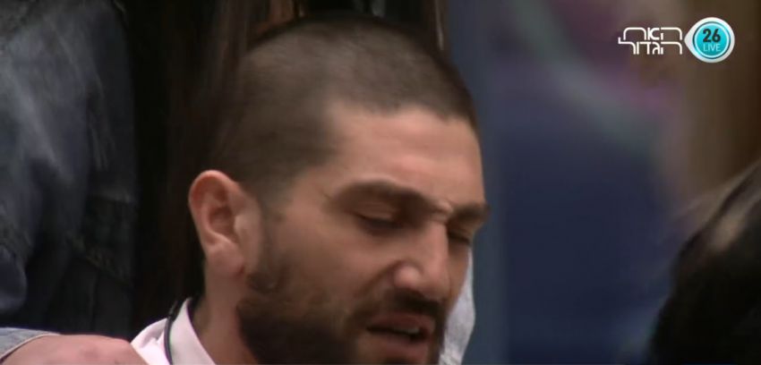 יהודה נפתח בפני הדיירים ופורץ בבכי " ירקתי לאמא שלי בפרצוף אני סמרטוט ריצפה מבקש סליחה "