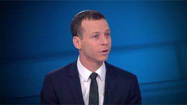 מפתיע את חברי הפאנל עמית סגל: קיבלנו ראשונים את החיסון, מי שעשה זאת מגיע לו פרס ישראל